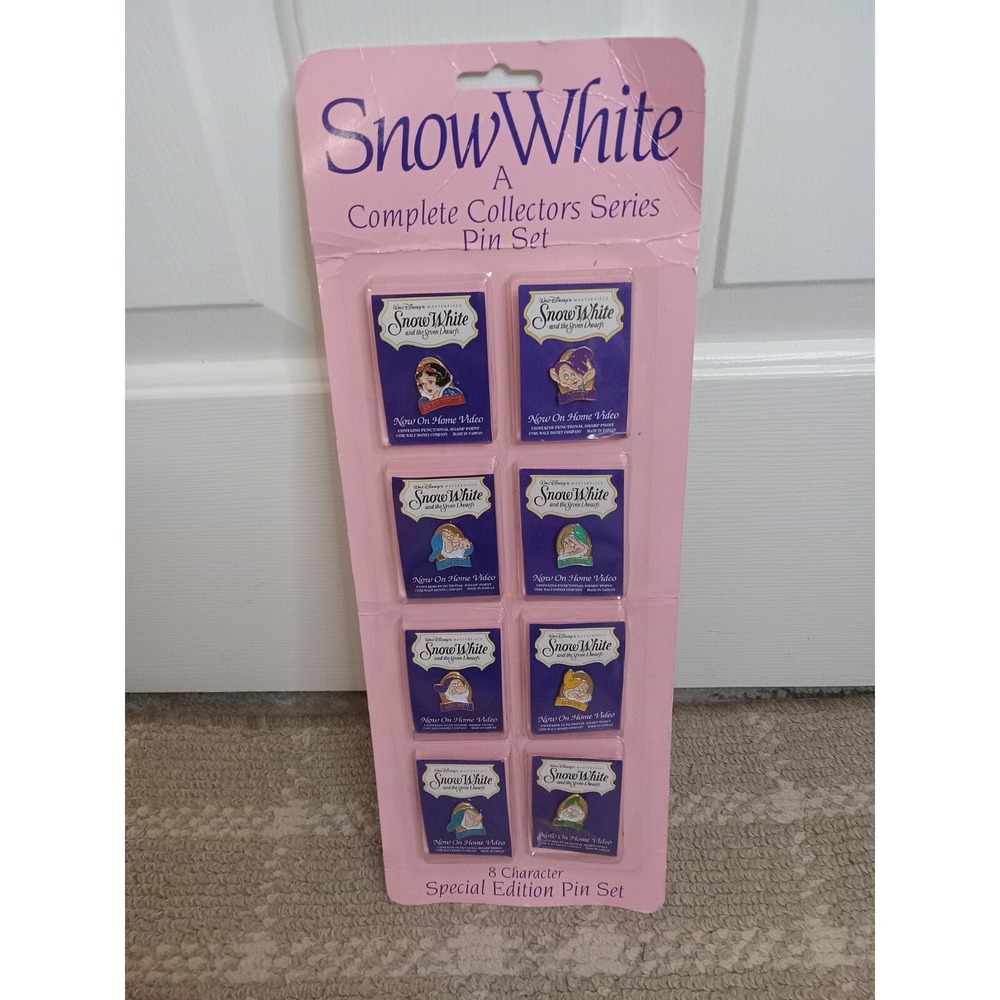 Vintage NOS DISNEY Snow White & The 7 Dwarfs Complete Collector Series 8 Pin Set